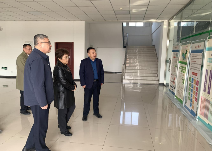 杨凌示范区党工委副书记、管委会常务副主任何玲一行   调研陕西3003新葡的京集团医药有限公司